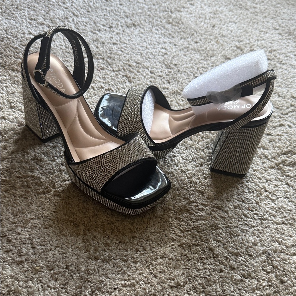 TOP Moda Black and Silver Chunky Heels